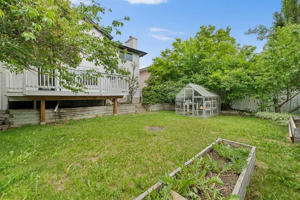 54 Mckenzie Lake Manor SE