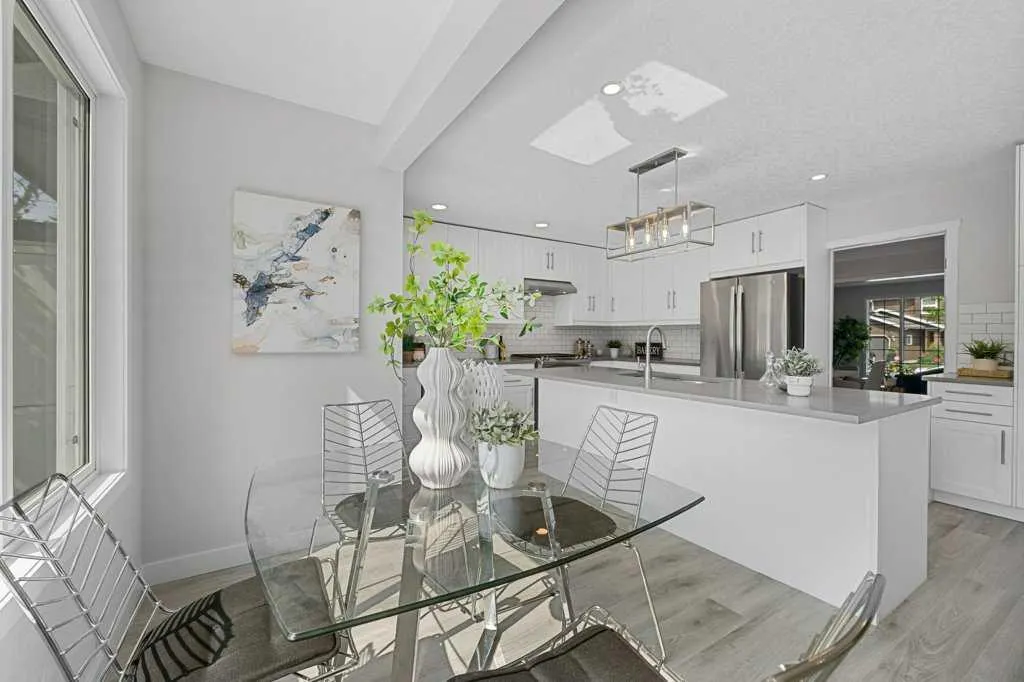 54 Mckenzie Lake Manor SE