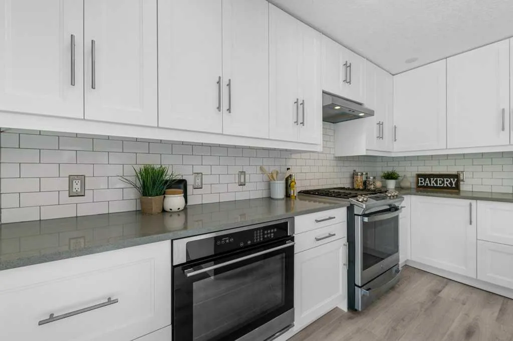 54 Mckenzie Lake Manor SE