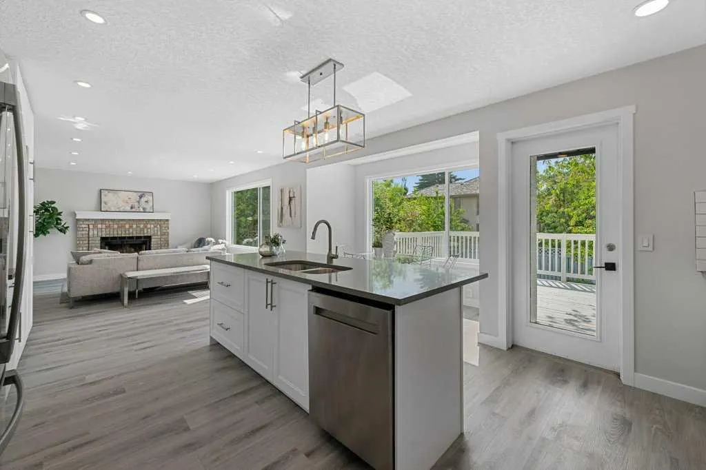 54 Mckenzie Lake Manor SE