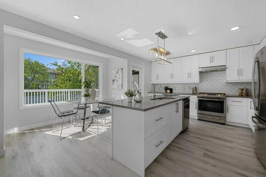 54 Mckenzie Lake Manor SE