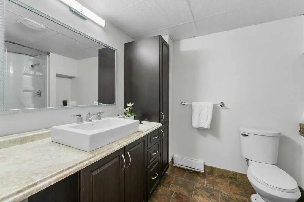 54 Mckenzie Lake Manor SE