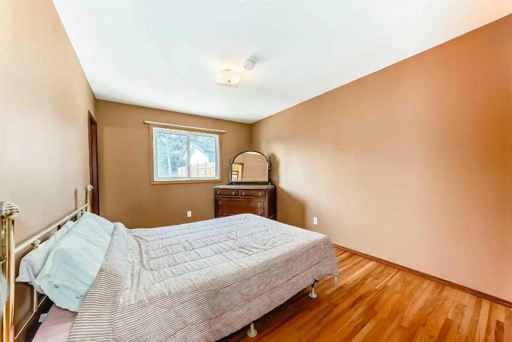 631 Hunts Crescent NW