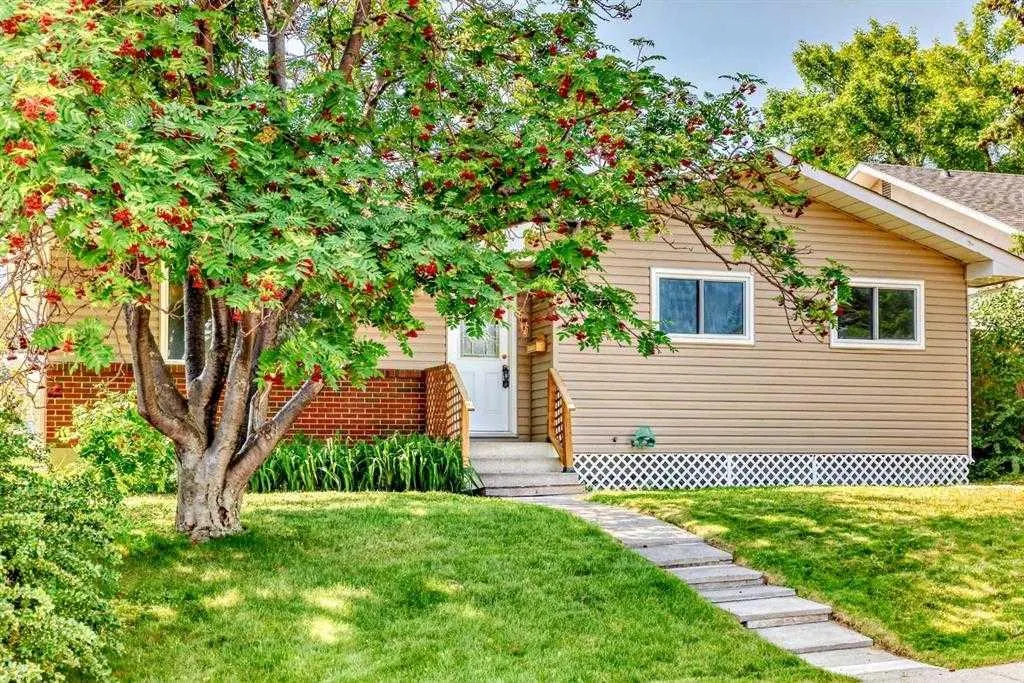 631 Hunts Crescent NW