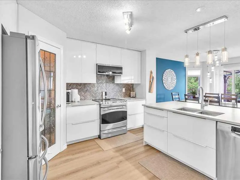 104 Bridlewood Road SW