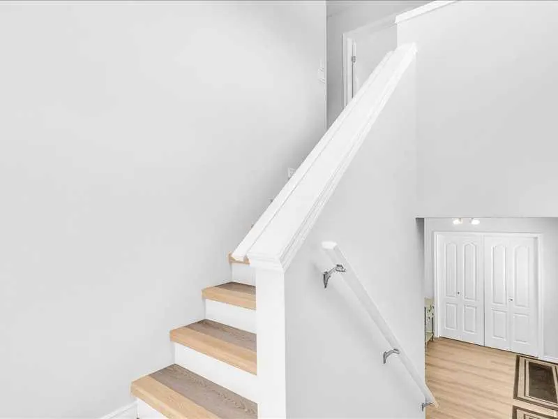 104 Bridlewood Road SW