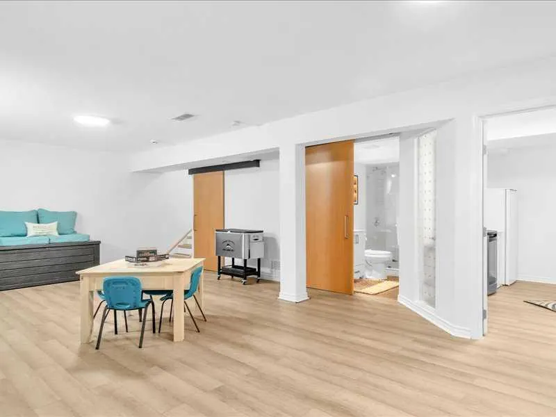 104 Bridlewood Road SW