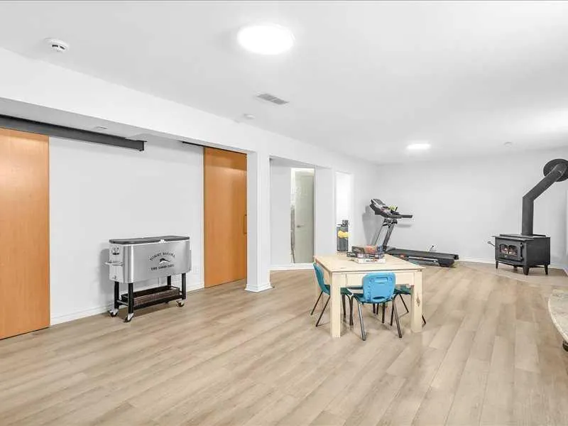 104 Bridlewood Road SW