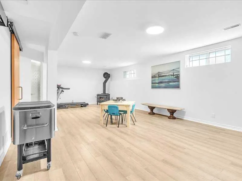 104 Bridlewood Road SW