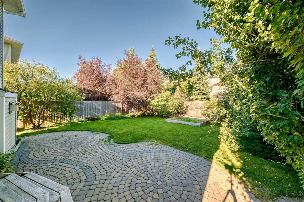 110 Cougarstone Circle SW