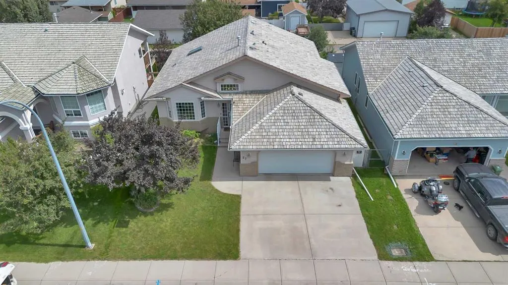 27 Strathmore Lakes Way