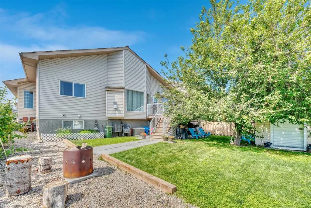 27 Strathmore Lakes Way