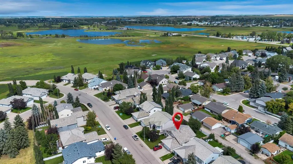 27 Strathmore Lakes Way