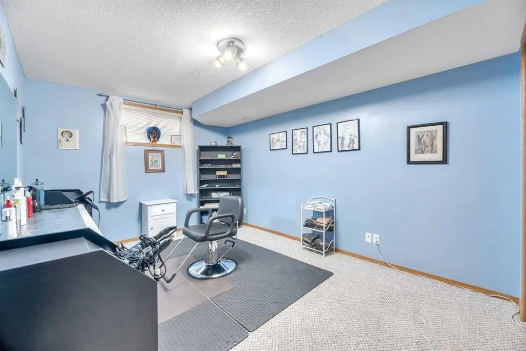 27 Strathmore Lakes Way