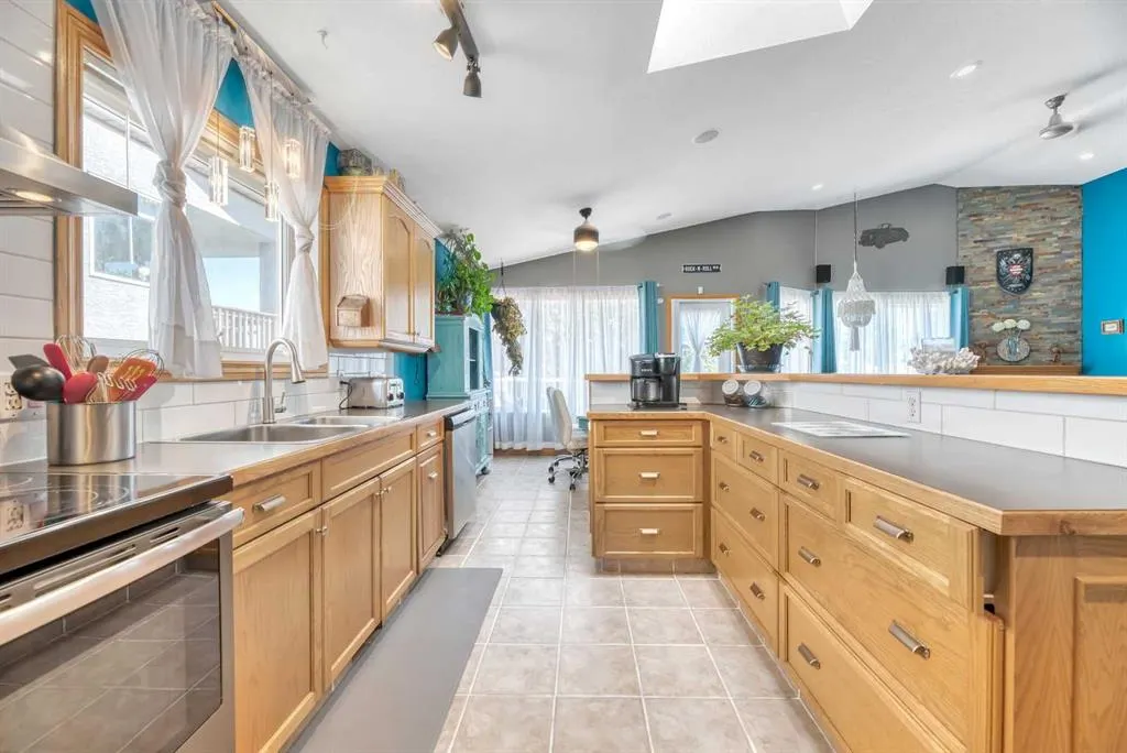 27 Strathmore Lakes Way