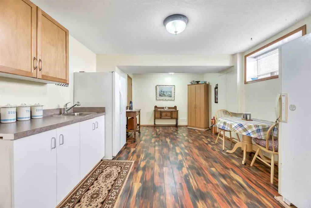 27 Strathmore Lakes Way