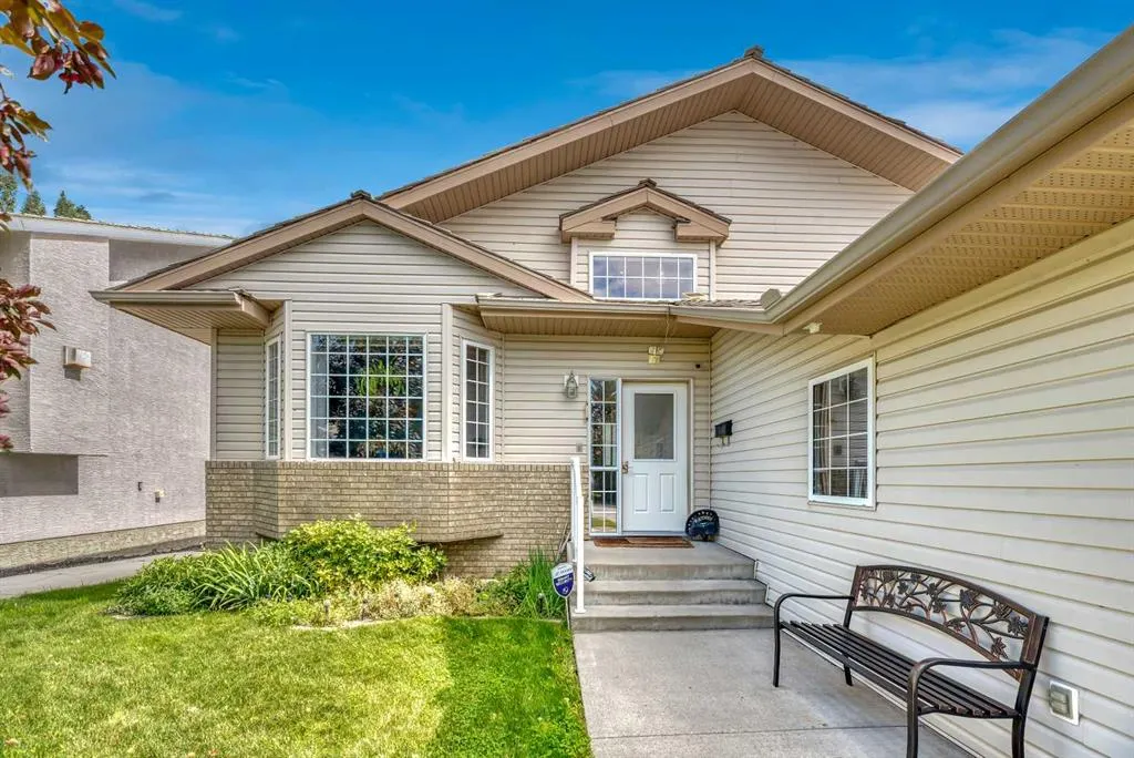 27 Strathmore Lakes Way