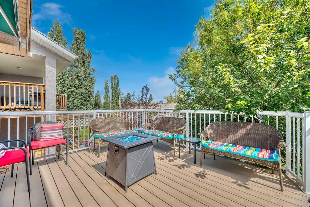 27 Strathmore Lakes Way