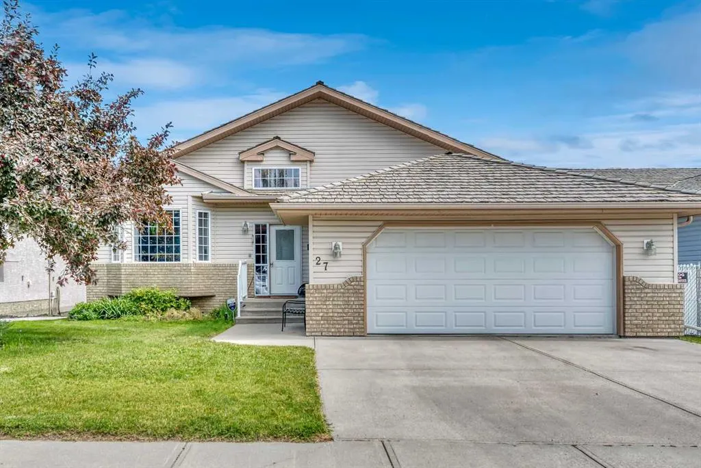 27 Strathmore Lakes Way