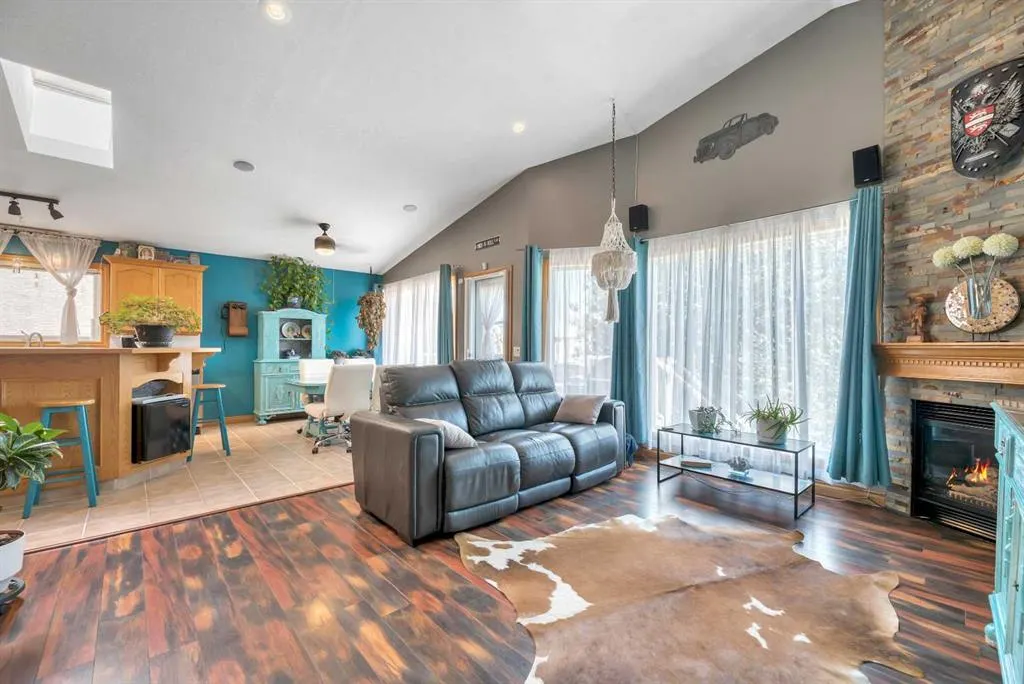 27 Strathmore Lakes Way