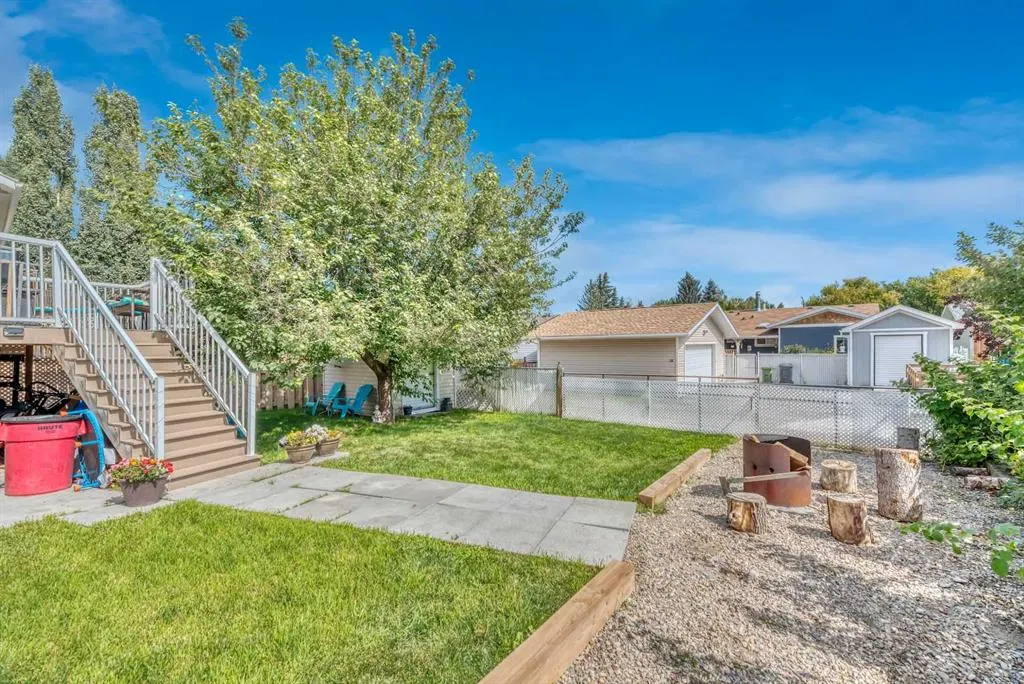 27 Strathmore Lakes Way