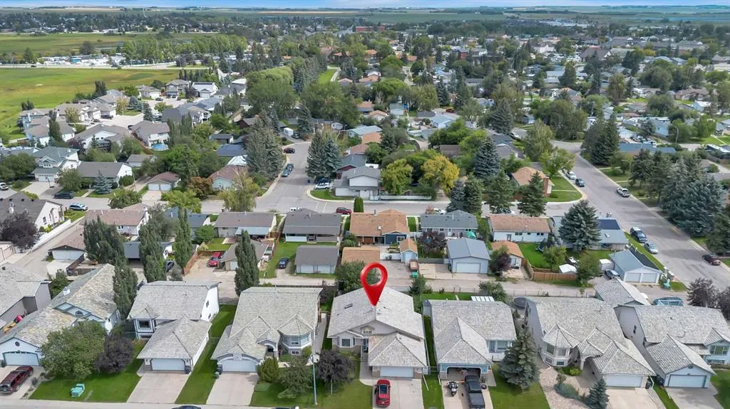 27 Strathmore Lakes Way