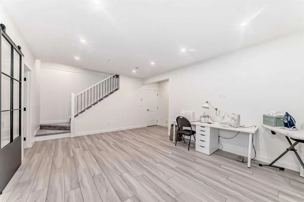 36 Emberside Green