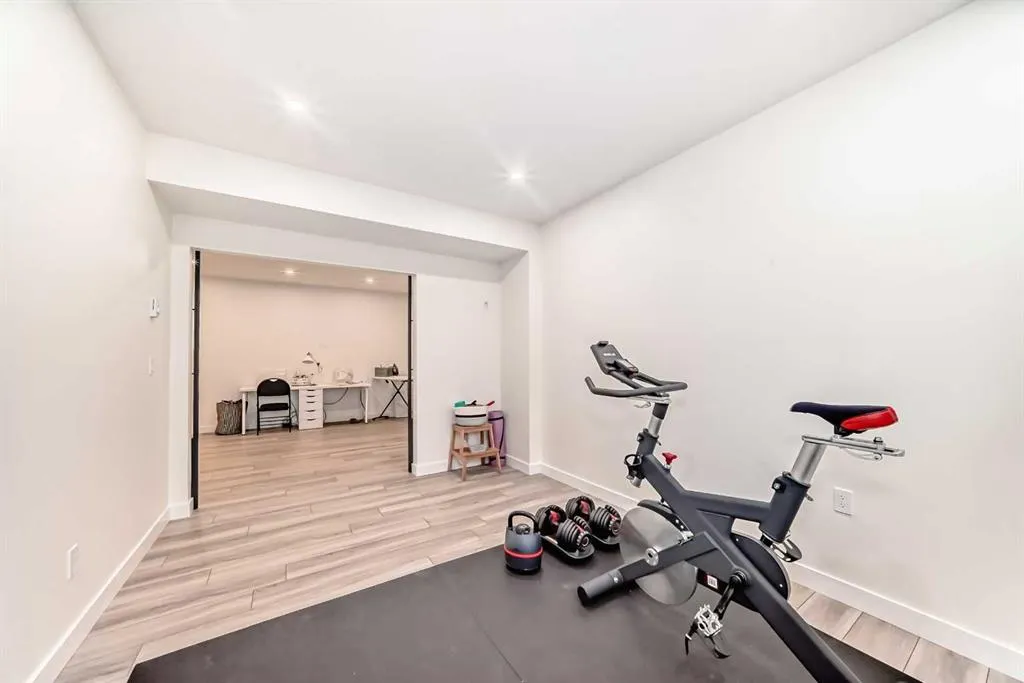 36 Emberside Green