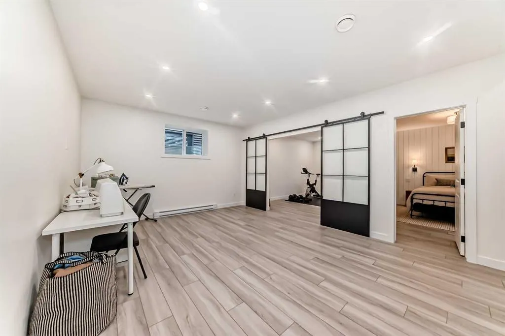 36 Emberside Green