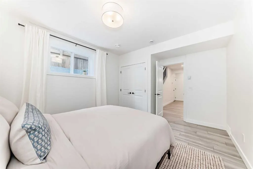 36 Emberside Green