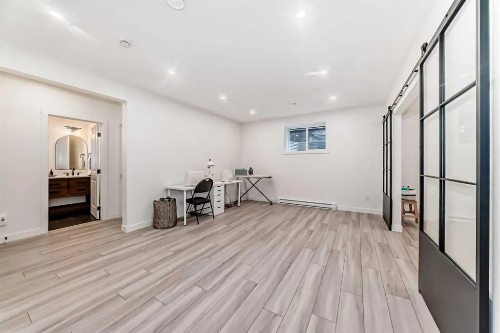 36 Emberside Green