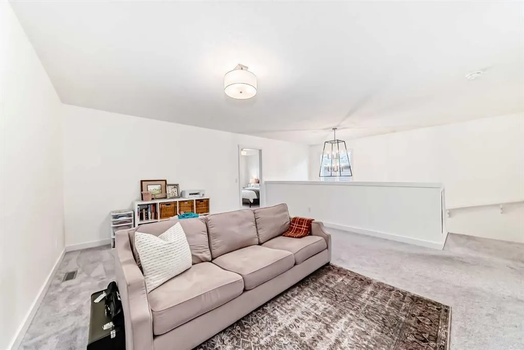 36 Emberside Green