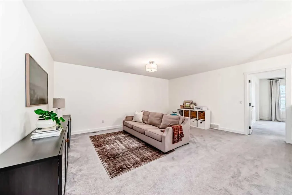 36 Emberside Green