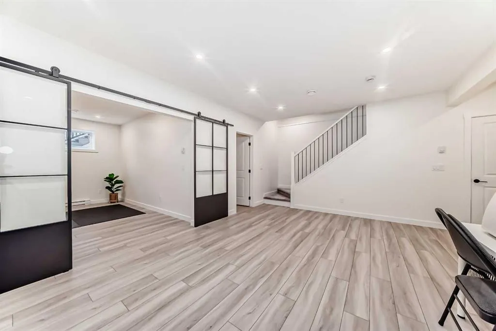 36 Emberside Green