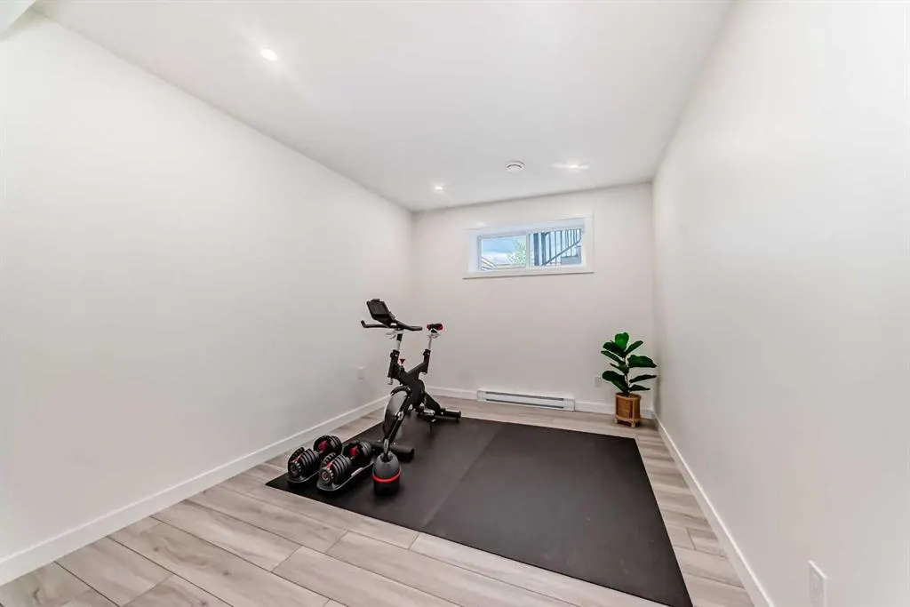 36 Emberside Green