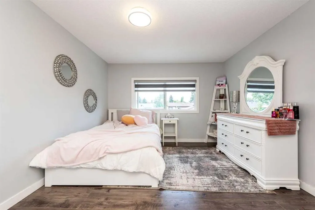 23 Falsby Place NE