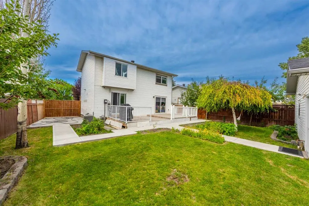 23 Falsby Place NE
