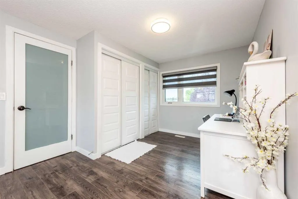 23 Falsby Place NE