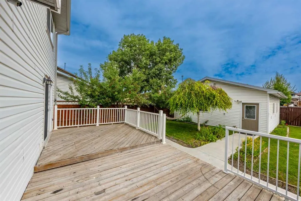 23 Falsby Place NE