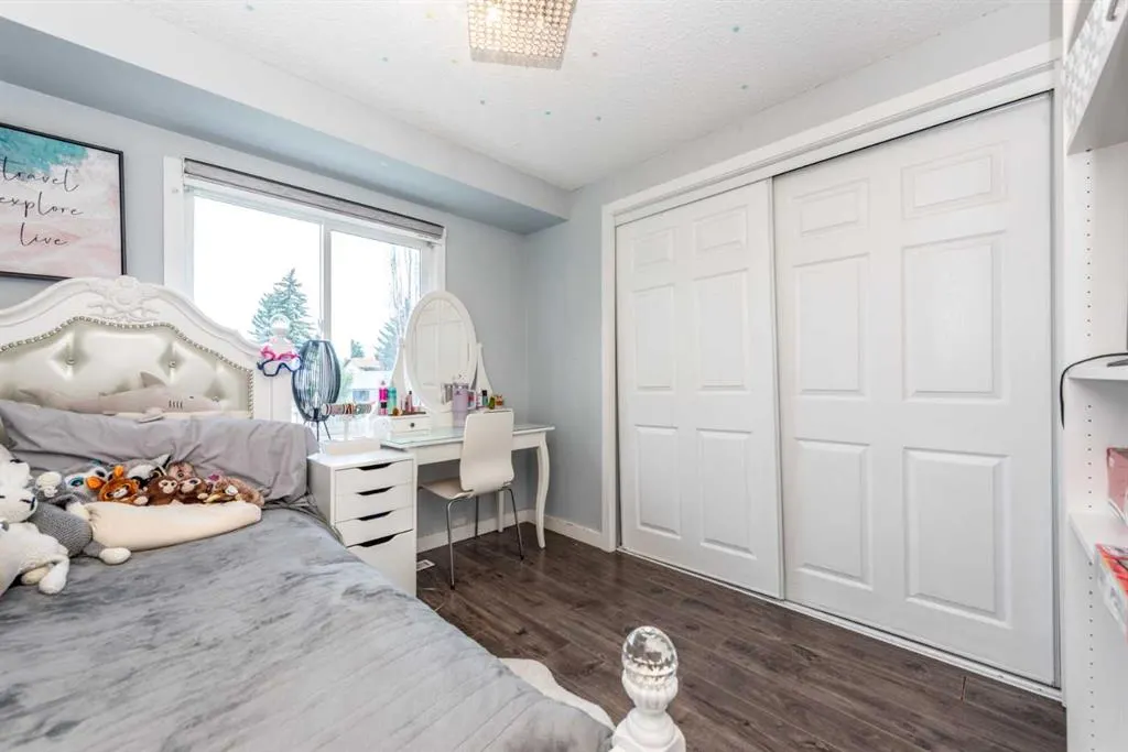 23 Falsby Place NE
