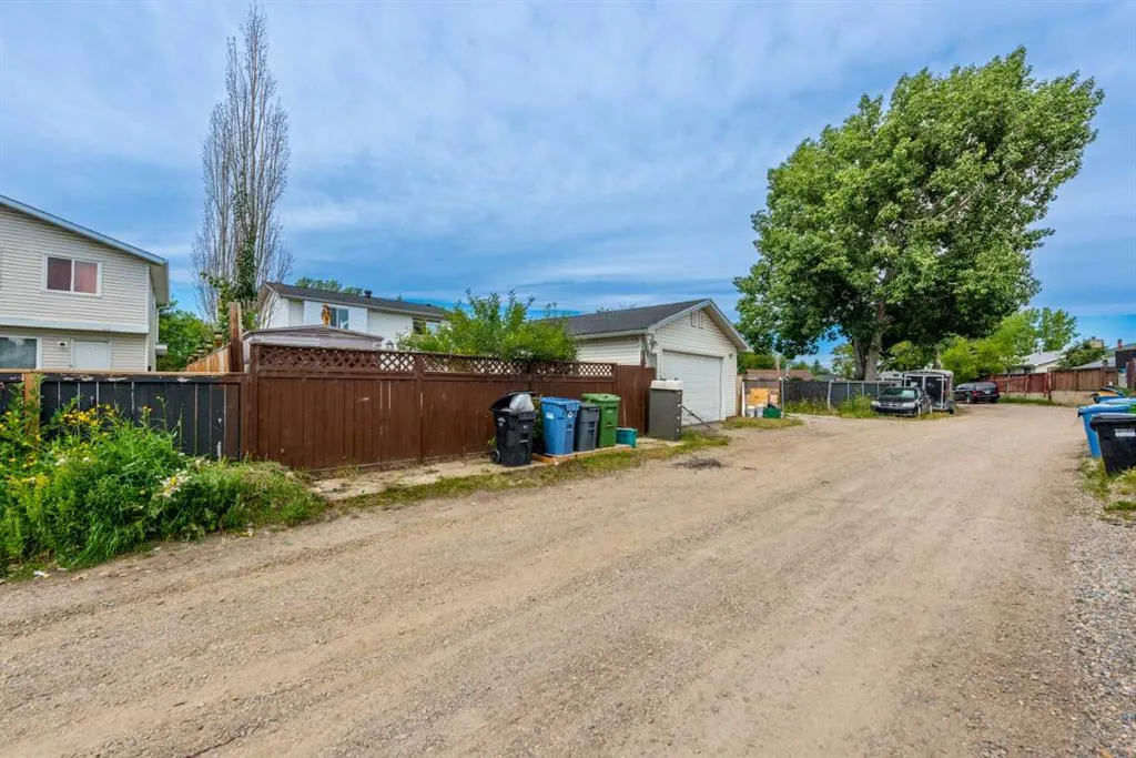 23 Falsby Place NE