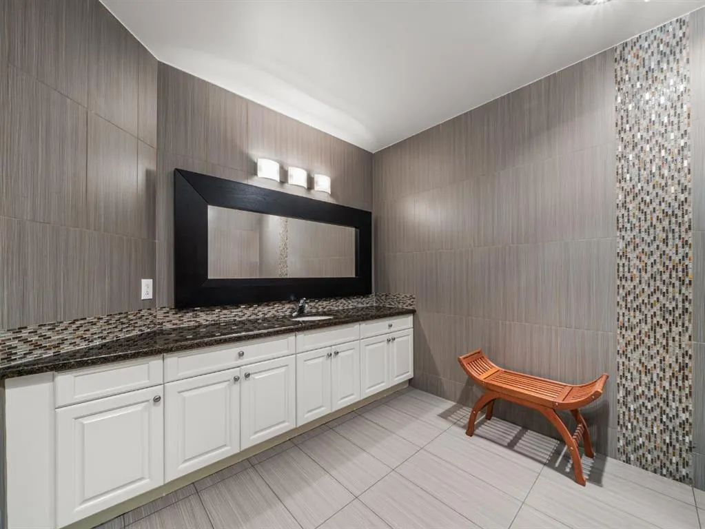298075 218 Street W, #200