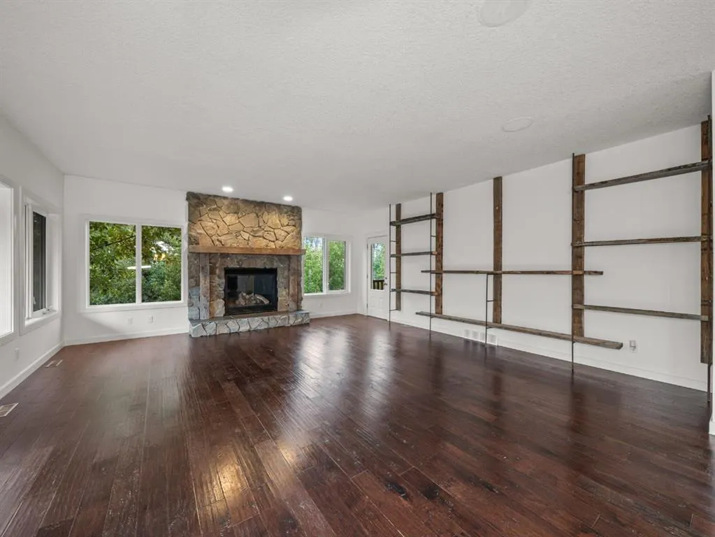 298075 218 Street W, #200