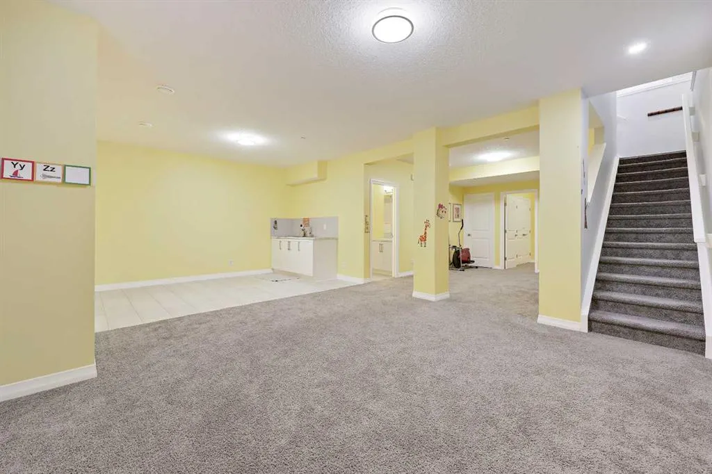 69 Howse Mount NE