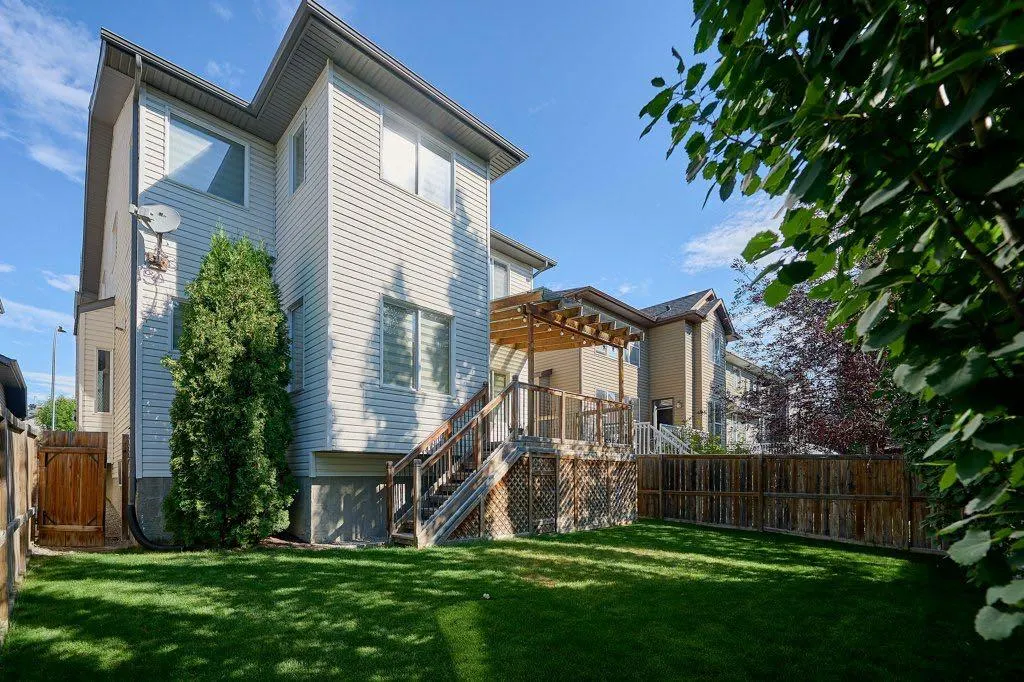 92 Royal Oak Manor NW