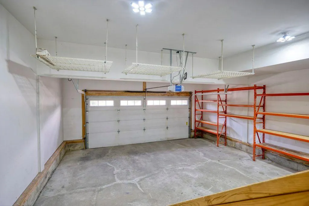 92 Royal Oak Manor NW