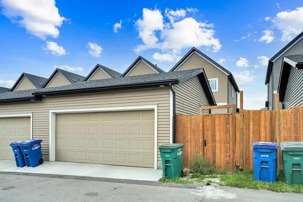 1063 Lanark Boulevard SE