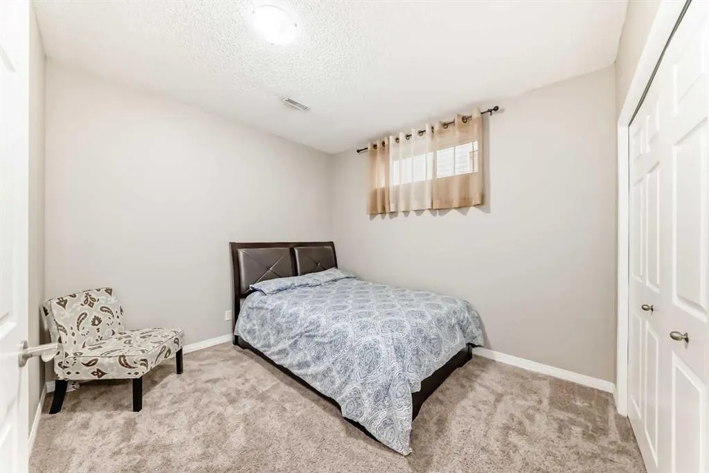 196 Everwoods Green SW