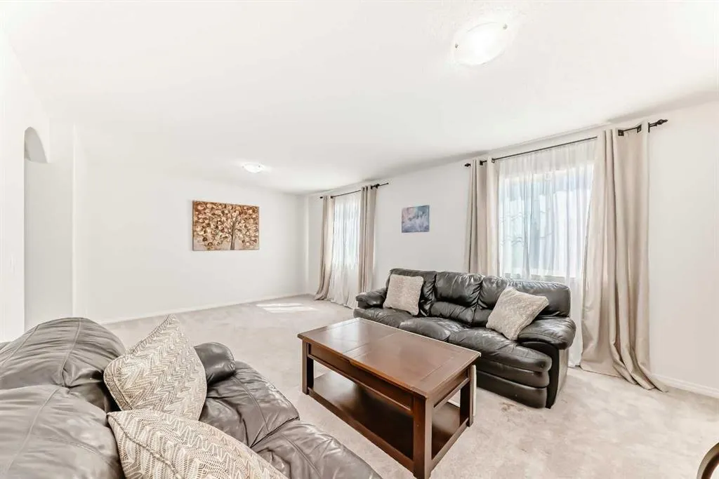 196 Everwoods Green SW