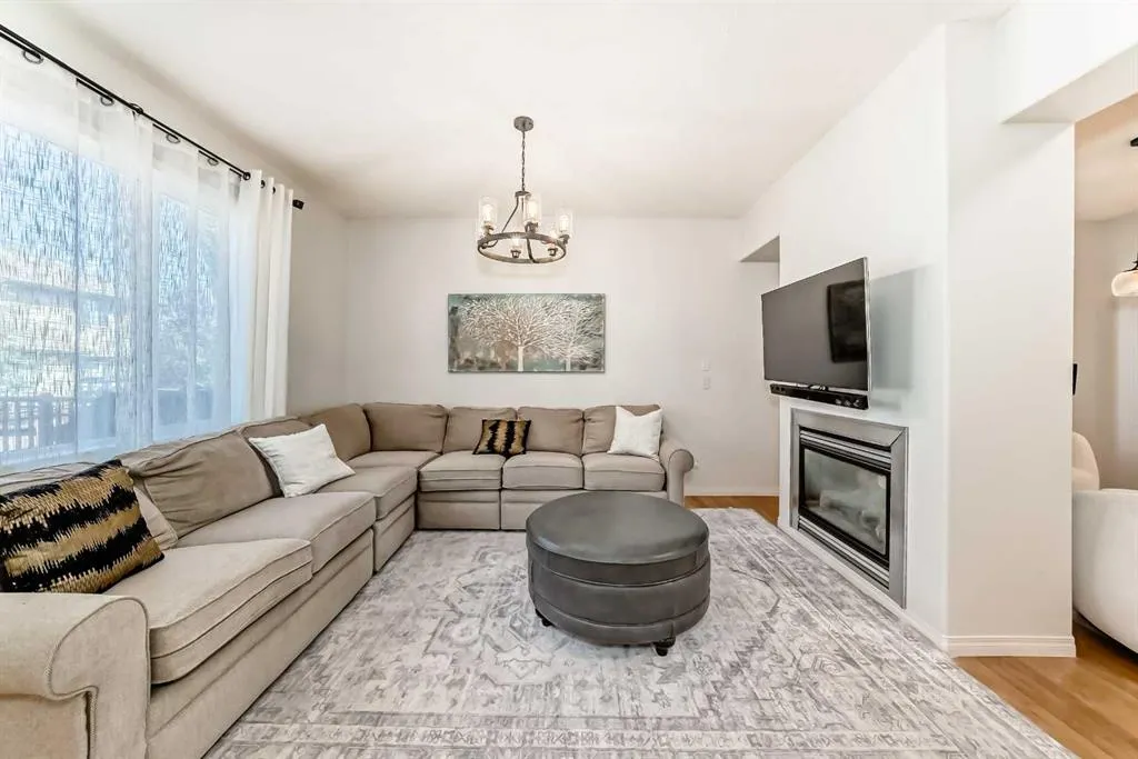 196 Everwoods Green SW